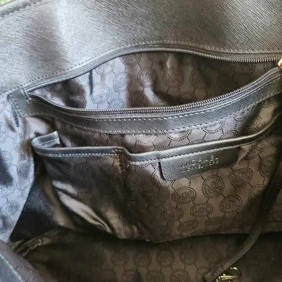 Michael Kors large black tote and matching wallet wristlet - Picture 10 of 16